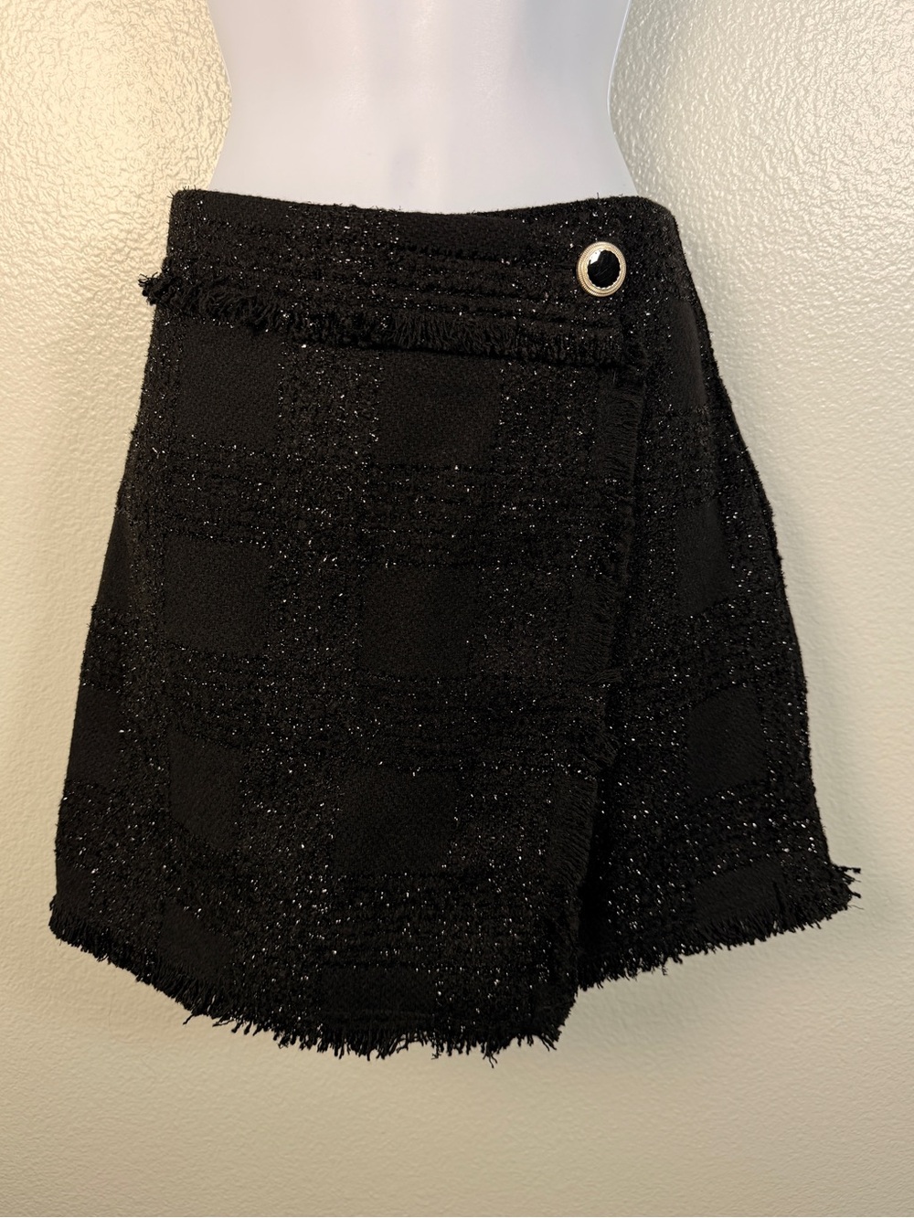 House of Harlow 1960 Black Garment‎ Label Detail